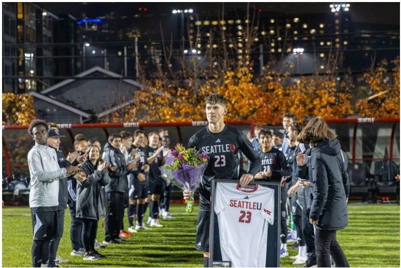 Joep tijdens de afscheidsavond bij Seattle University