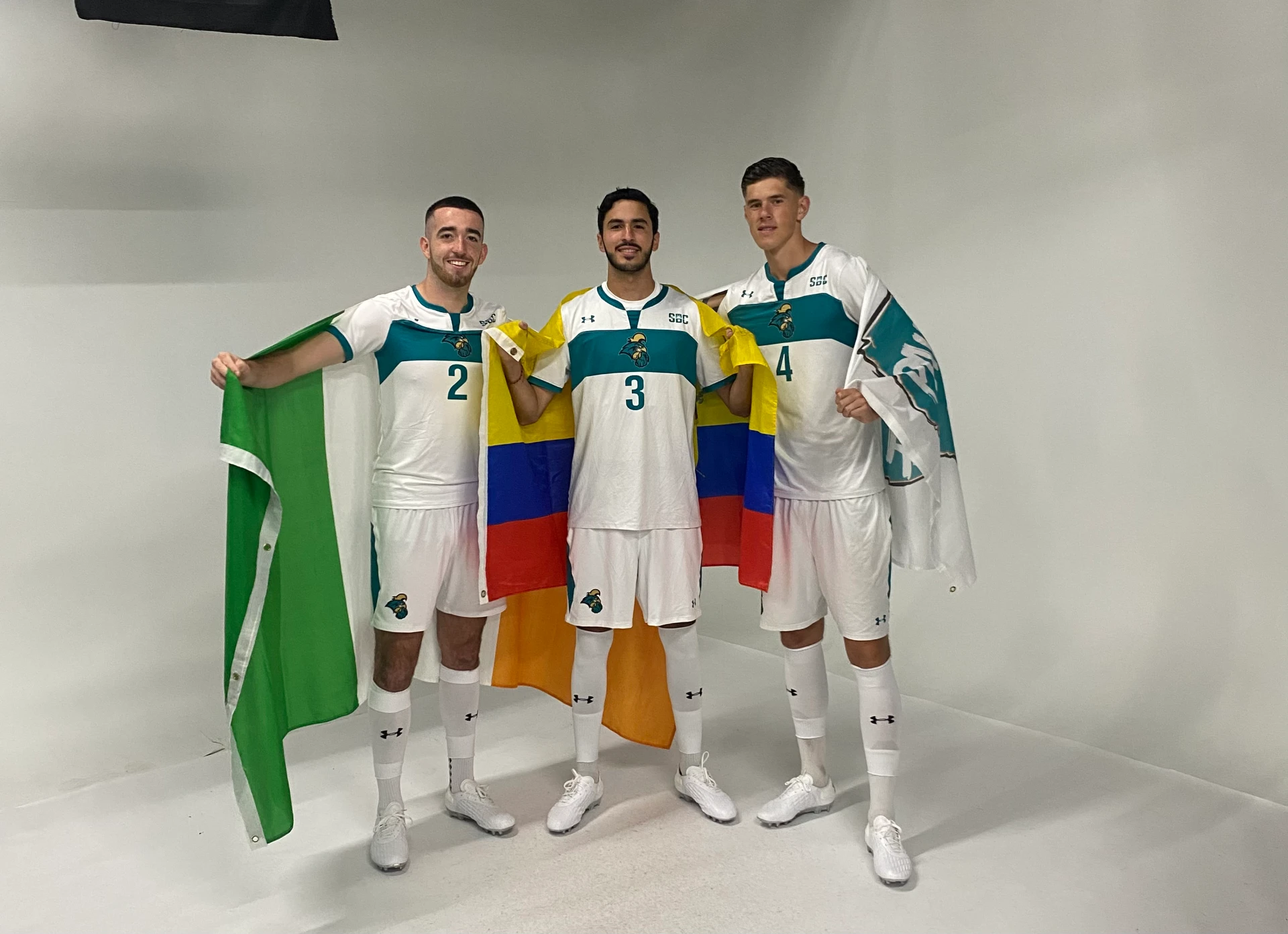 Joep met vrienden uit Ierland en Ecuador tijdens zijn tijd bij Coastal Carolina.